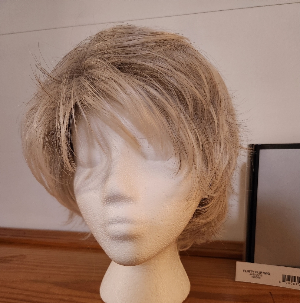 HAIR YOU WEAR silver/light Gray Wavy Wig with Tousled Texture
